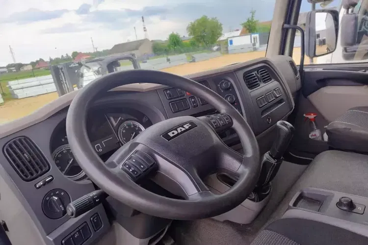 DAF LF 250 / firanka 18 EPAL / kab. sypialna zdjęcie 5