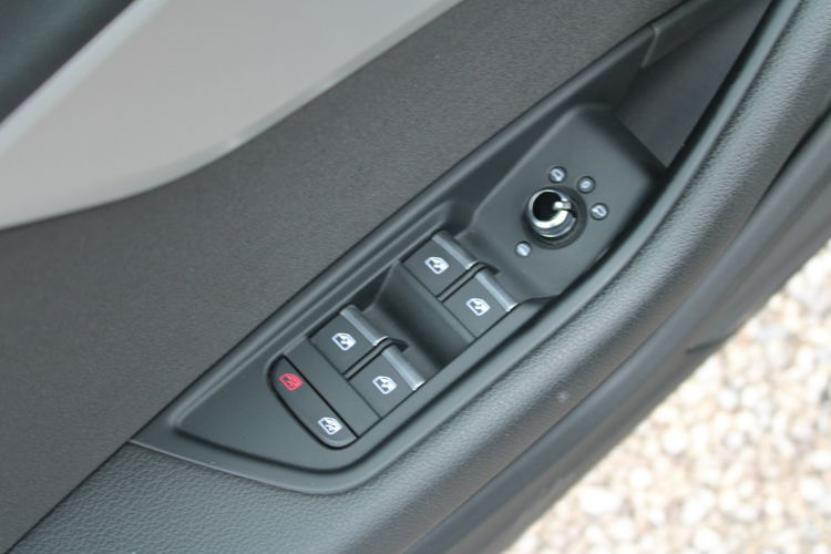 Audi A4 S-Tronic Led Hak F-vat Salon Polska zdjęcie 18