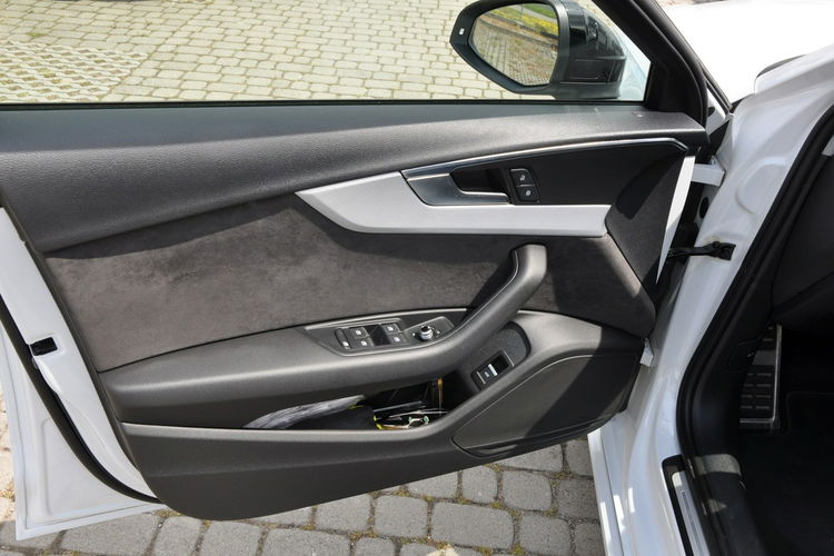 Audi A4 AVANT Competition 2.0TDI 190KM S-tronic S-line Matrix ACC El.klapa Key zdjęcie 14