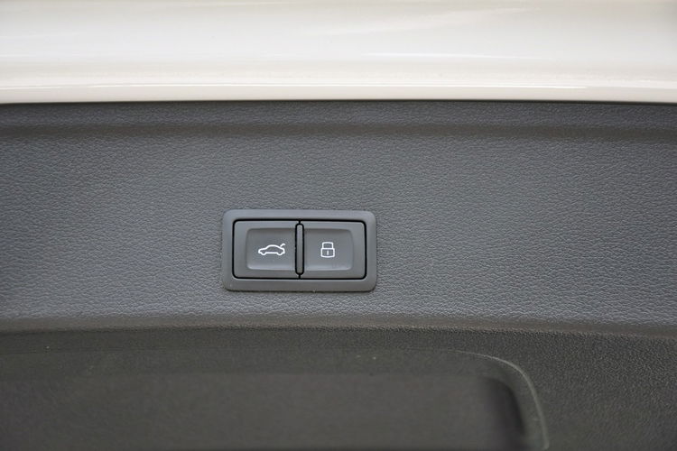 Audi A4 AVANT Competition 2.0TDI 190KM S-tronic S-line Matrix ACC El.klapa Key zdjęcie 39