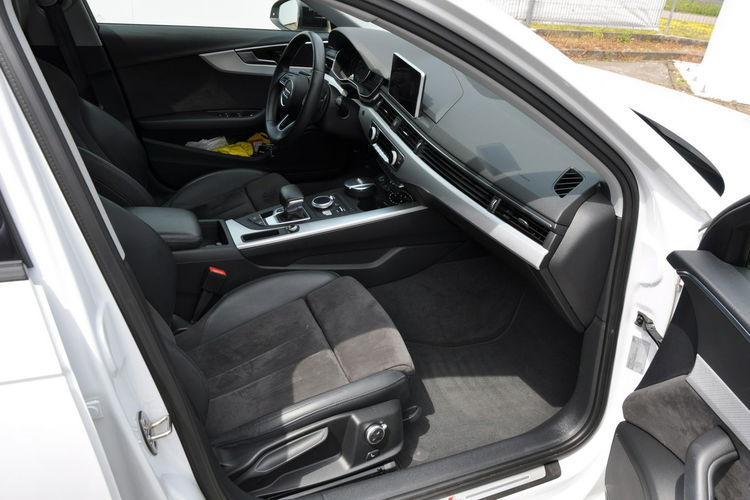 Audi A4 AVANT Competition 2.0TDI 190KM S-tronic S-line Matrix ACC El.klapa Key zdjęcie 42