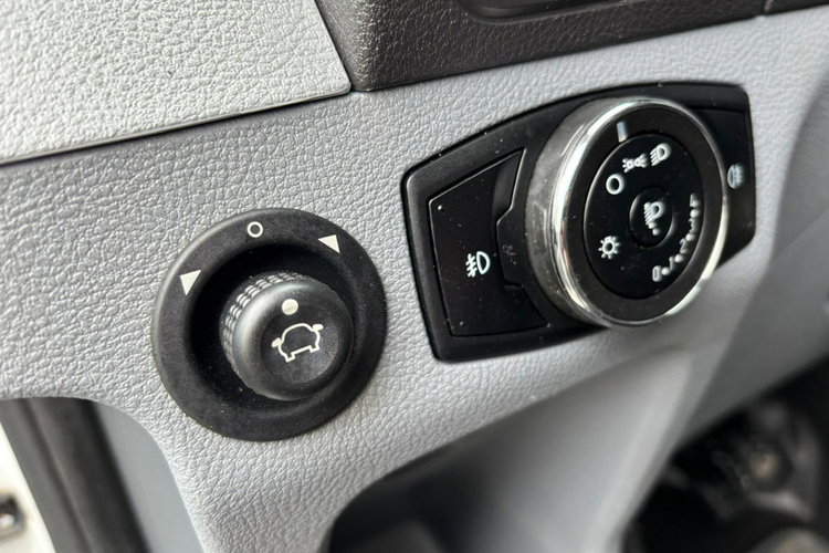 Ford Transit 2017 2.0 130KM Wersja maxi 183 tys. km Hak Klimatyzacja Tempomat zdjęcie 11