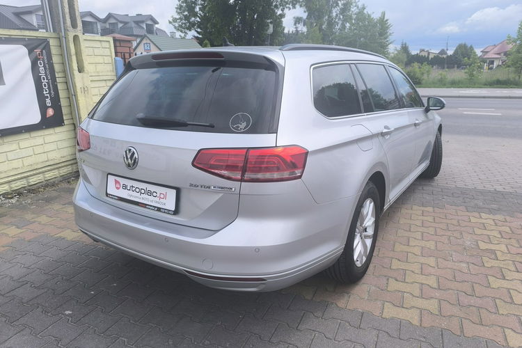Volkswagen Passat 2.0 TDi 150KM Klimatronic Led Manual zdjęcie 5