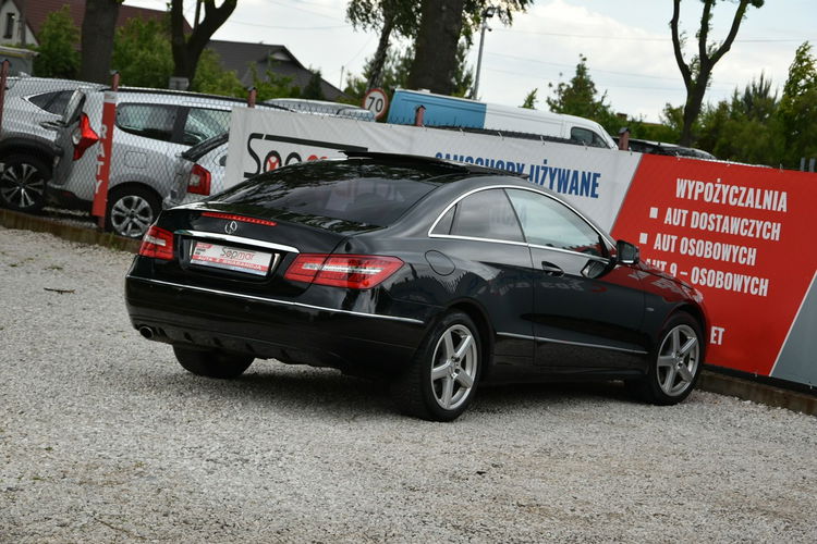 Mercedes E 250 E 250CDi Coupe 2.2 CDi 204KM Manual 2010r. Skóra Xenon NAVi Panorama zdjęcie 5