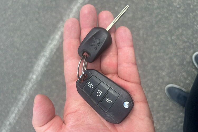 Peugeot 2008 1.6hdi Navi ledy pół skóry bezwypadkowy zamiana 1.r.gwaran zdjęcie 15