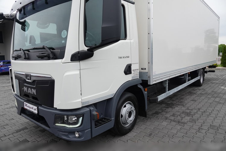 MAN TGL 12.250 / SOLÓWKA / KONTENER 8 M / WINDA / BOCZNE DRZWI / 2021 ROK  zdjęcie 12