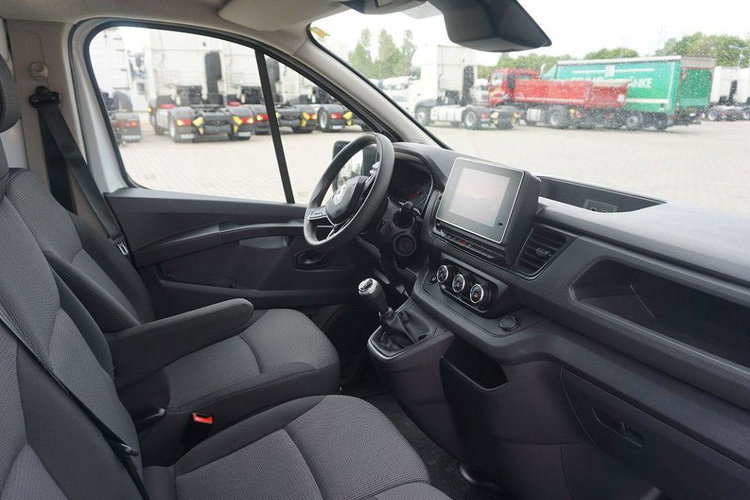 RENAULT TRAFIC zdjęcie 9