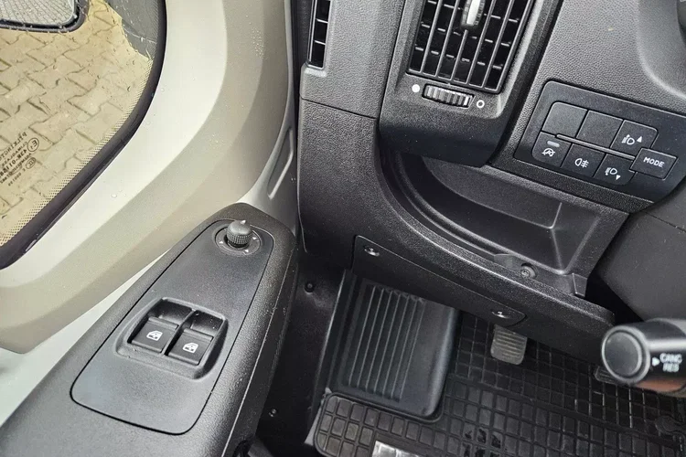 Peugeot boxer Kontener 8 ePAL 74900zł NETTO 2.2 HDi/165KM zdjęcie 18