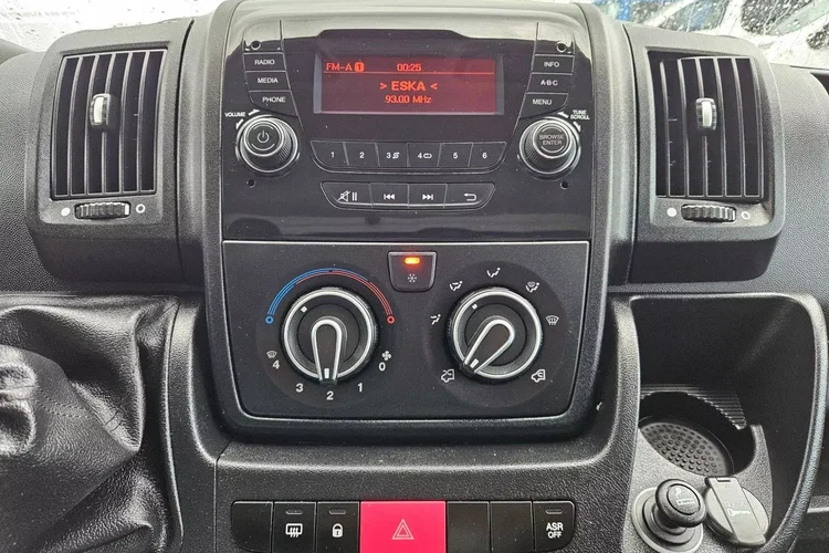 Peugeot boxer Kontener 8 ePAL 74900zł NETTO 2.2 HDi/165KM zdjęcie 24