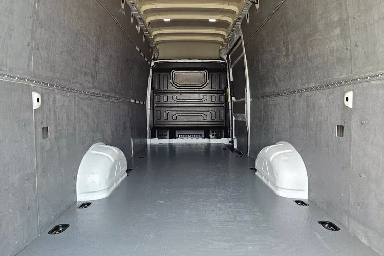 Volkswagen Crafter L4H3 99999zł NETTO 2.0 TDi/140KM zdjęcie 15