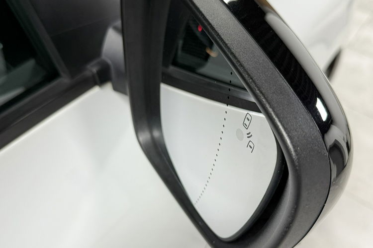 Renault Scenic 1.6 DCi 160KM INITIALE PARIS BOSE Komfort MASAŻ KeyLess Alu 20 HeadUp zdjęcie 18