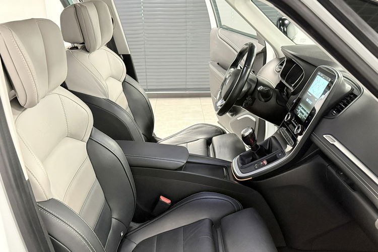 Renault Scenic 1.6 DCi 160KM INITIALE PARIS BOSE Komfort MASAŻ KeyLess Alu 20 HeadUp zdjęcie 27