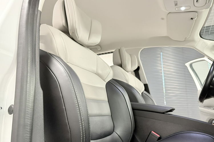 Renault Scenic 1.6 DCi 160KM INITIALE PARIS BOSE Komfort MASAŻ KeyLess Alu 20 HeadUp zdjęcie 28