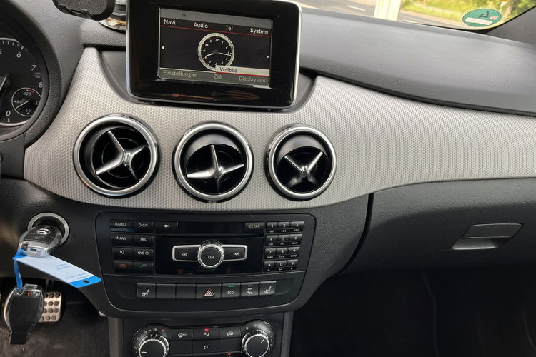 Mercedes B 180 1.6 1wł Klima Grzane Skóry Alu Navi Stan IDEALNY Bezwypadk Opłacony zdjęcie 22
