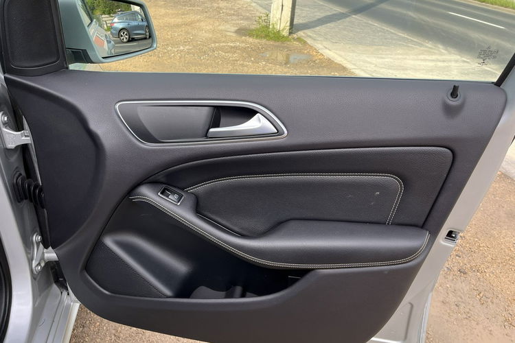 Mercedes B 180 1.6 1wł Klima Grzane Skóry Alu Navi Stan IDEALNY Bezwypadk Opłacony zdjęcie 25