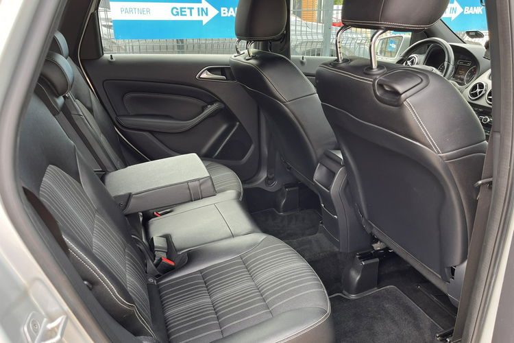 Mercedes B 180 1.6 1wł Klima Grzane Skóry Alu Navi Stan IDEALNY Bezwypadk Opłacony zdjęcie 29
