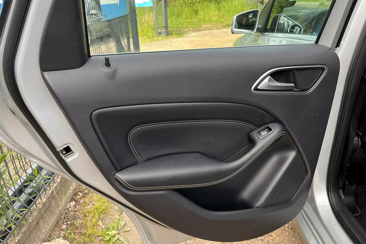 Mercedes B 180 1.6 1wł Klima Grzane Skóry Alu Navi Stan IDEALNY Bezwypadk Opłacony zdjęcie 31
