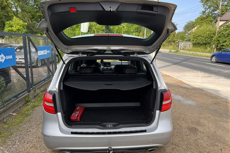 Mercedes B 180 1.6 1wł Klima Grzane Skóry Alu Navi Stan IDEALNY Bezwypadk Opłacony zdjęcie 32
