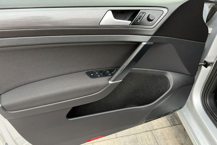 Volkswagen Golf Bardzo zadbana - oryginalny przebieg - zdjęcie 5