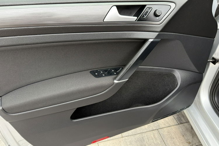 Volkswagen Golf Bardzo zadbana - oryginalny przebieg - zdjęcie 6