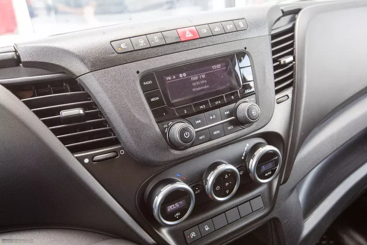 Iveco Daily 35S16 L4H2 wersja MAXI zdjęcie 11