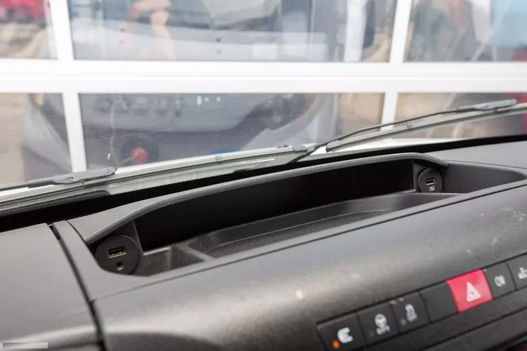 Iveco Daily 35S16 L4H2 wersja MAXI zdjęcie 13