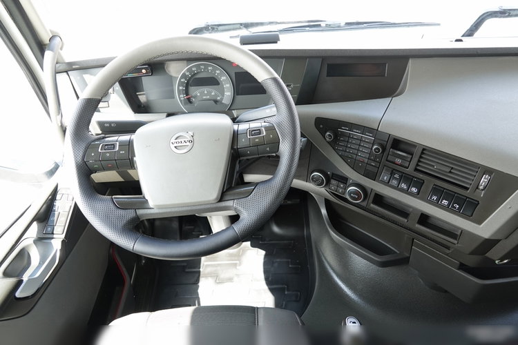 Volvo FH 500 / NISKA KABINA / HYDRAULIKA / PO KONTRAKCIE SERWISOWYM zdjęcie 30