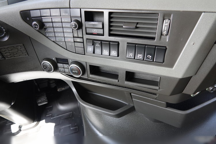 Volvo FH 500 / NISKA KABINA / HYDRAULIKA / PO KONTRAKCIE SERWISOWYM zdjęcie 31