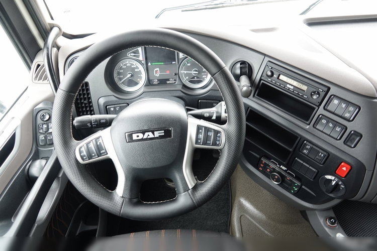 DAF XF 530 / RETARDER / KLIMA POSTOJOWA / HYDRAULIKA dwuobwodowa  / PO KONTRAKCIE SERWISOWYM zdjęcie 30