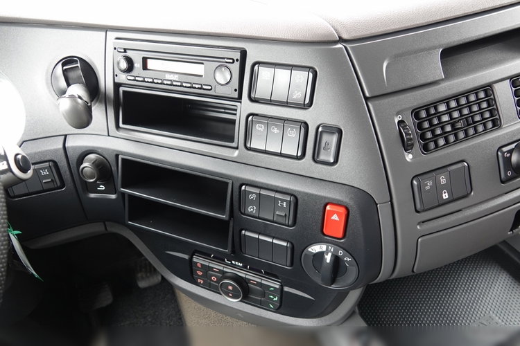 DAF XF 530 / RETARDER / KLIMA POSTOJOWA / HYDRAULIKA dwuobwodowa  / PO KONTRAKCIE SERWISOWYM zdjęcie 31