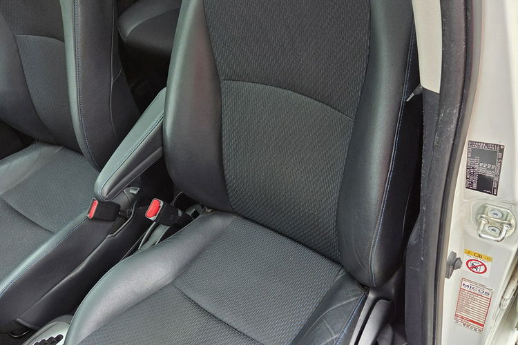 Toyota Yaris 1.5 HSD LED Alufelga Kamera Czujniki Skóra Panorama Ładny Stan zdjęcie 11