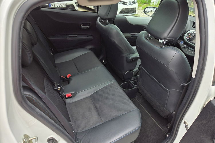 Toyota Yaris 1.5 HSD LED Alufelga Kamera Czujniki Skóra Panorama Ładny Stan zdjęcie 12