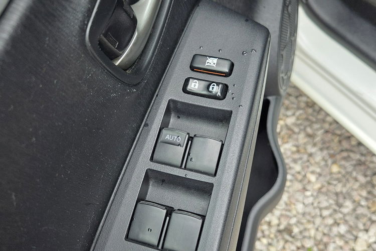 Toyota Yaris 1.5 HSD LED Alufelga Kamera Czujniki Skóra Panorama Ładny Stan zdjęcie 18