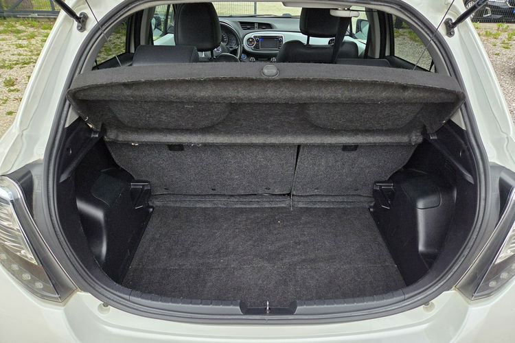 Toyota Yaris 1.5 HSD LED Alufelga Kamera Czujniki Skóra Panorama Ładny Stan zdjęcie 22