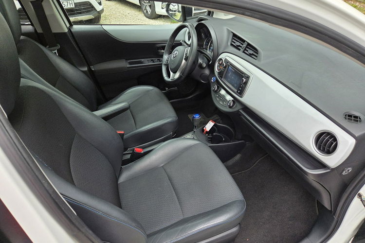 Toyota Yaris 1.5 HSD LED Alufelga Kamera Czujniki Skóra Panorama Ładny Stan zdjęcie 9
