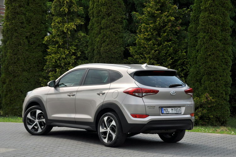 Hyundai Tucson 1.7CRDi(141KM) Led Navi Kamera BLS Grzana Kierowni Asys.Pasa Alu19"ASO zdjęcie 14