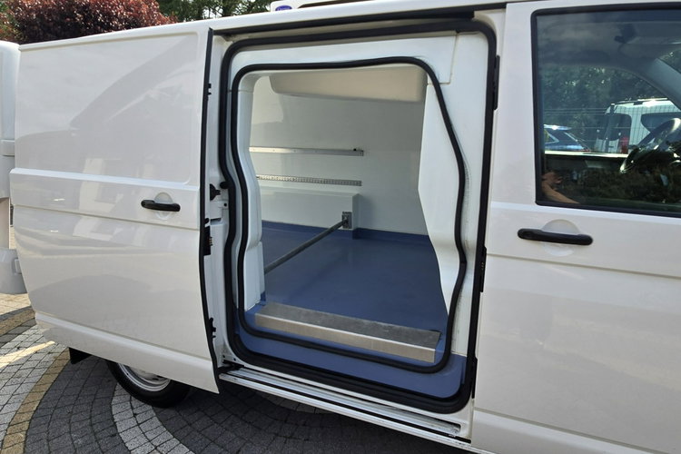 Volkswagen Transporter T6 2.0 TDi 150KM DSG / Chłodnia Carrier NOES 100 / Zasialnie 230V zdjęcie 7