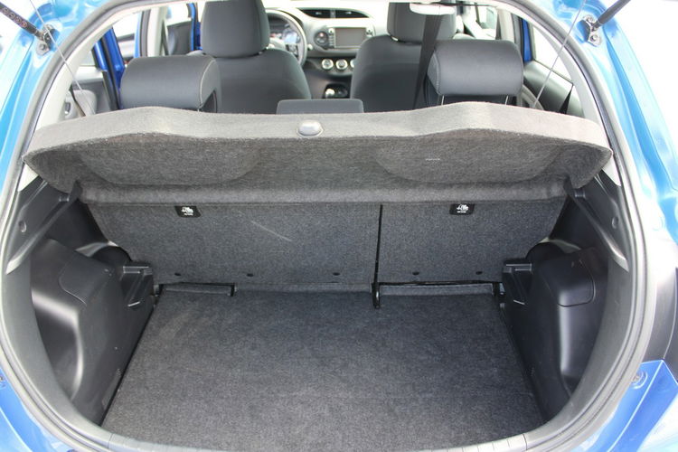 Toyota Yaris VVT-i F-vat Premium KAMERA Salon PL Gwarancja zdjęcie 11