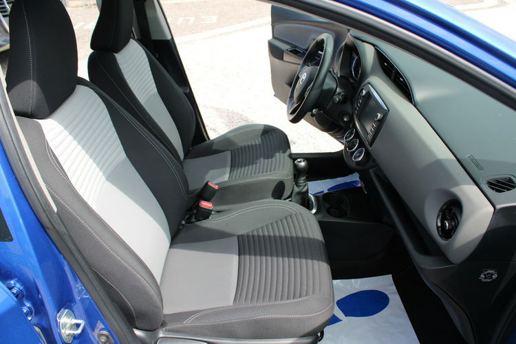 Toyota Yaris VVT-i F-vat Premium KAMERA Salon PL Gwarancja zdjęcie 14