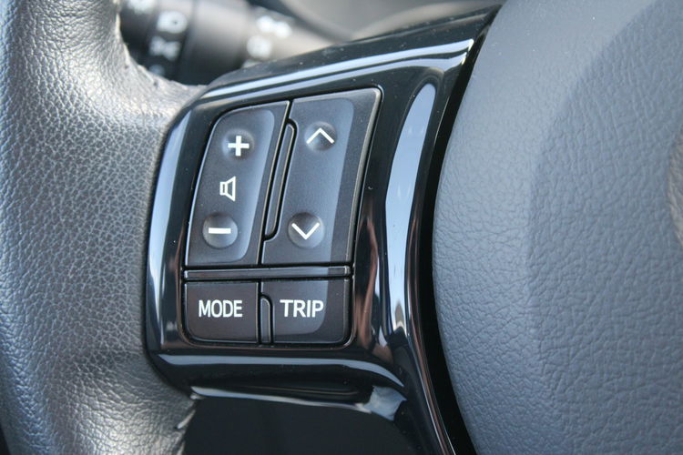 Toyota Yaris VVT-i F-vat Premium KAMERA Salon PL Gwarancja zdjęcie 17