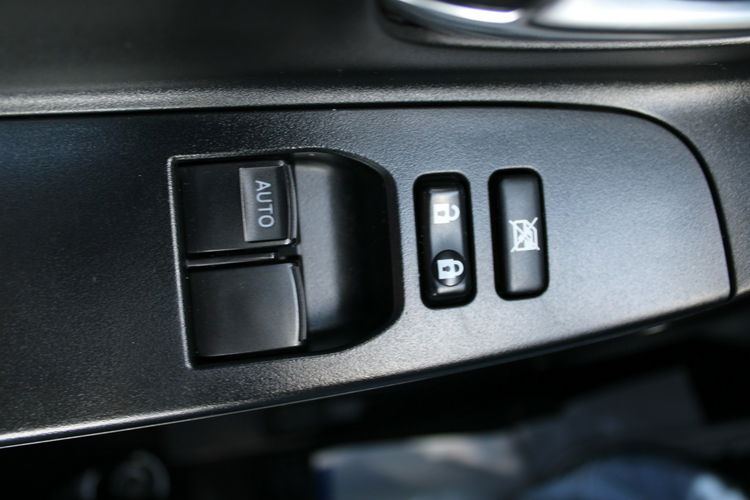 Toyota Yaris VVT-i F-vat Premium KAMERA Salon PL Gwarancja zdjęcie 20