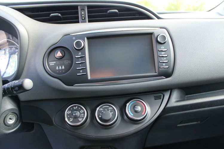 Toyota Yaris VVT-i F-vat Premium KAMERA Salon PL Gwarancja zdjęcie 22