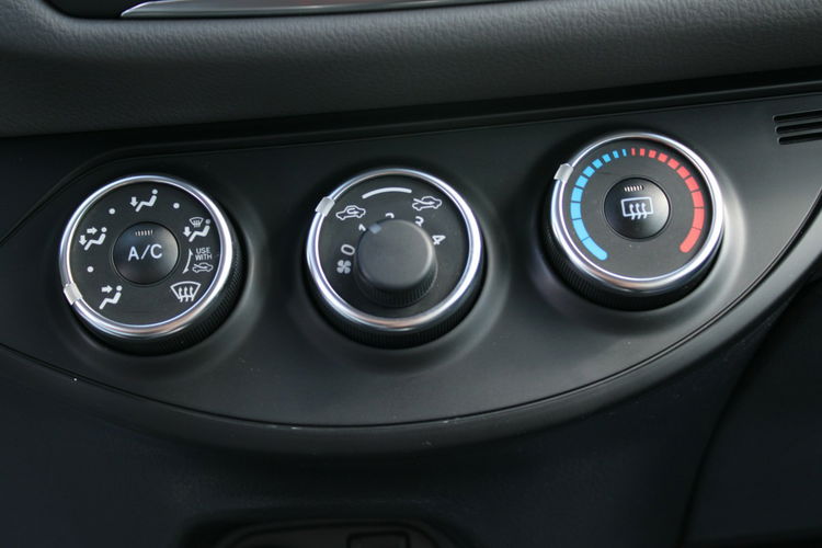 Toyota Yaris VVT-i F-vat Premium KAMERA Salon PL Gwarancja zdjęcie 25