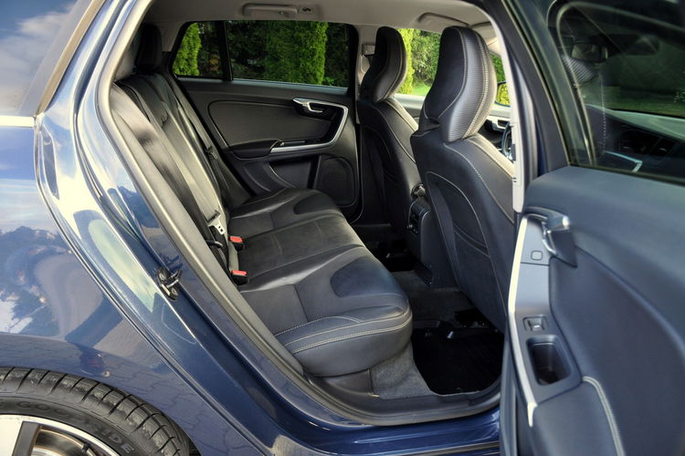 Volvo V60 1.6i(180KM) R-Design Xenon Led Skóry Klimatronik I Wł Reling Alu18"ASO zdjęcie 19