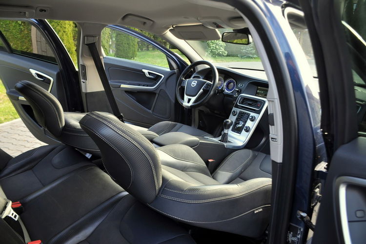 Volvo V60 1.6i(180KM) R-Design Xenon Led Skóry Klimatronik I Wł Reling Alu18"ASO zdjęcie 23