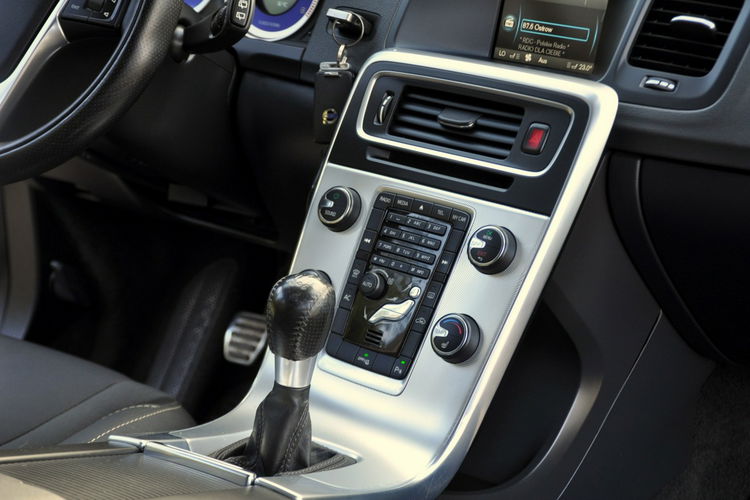 Volvo V60 1.6i(180KM) R-Design Xenon Led Skóry Klimatronik I Wł Reling Alu18"ASO zdjęcie 26