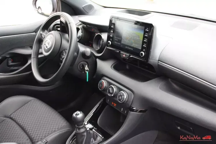 Toyota yaris zdjęcie 18