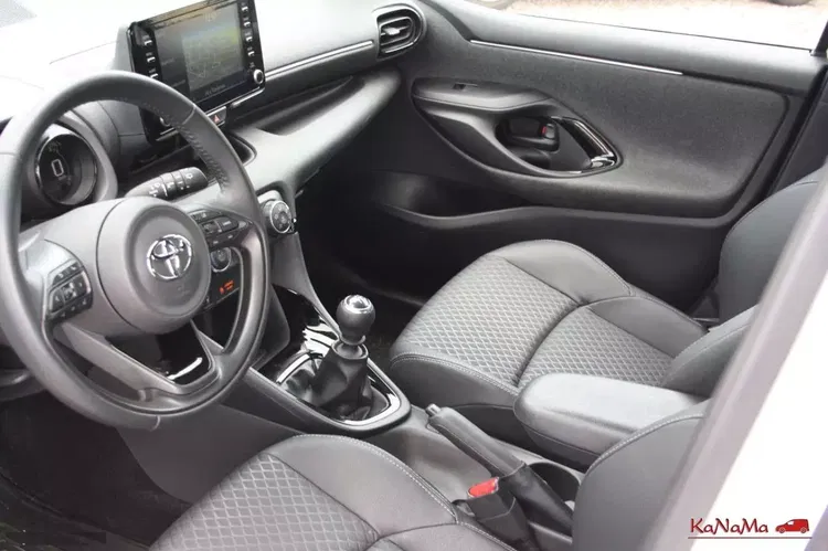 Toyota yaris zdjęcie 2