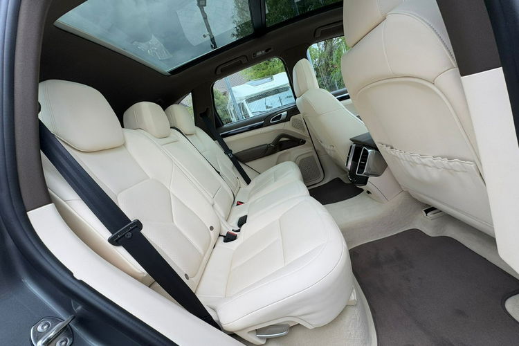 Porsche Cayenne Niski Przebieg Diesel BDB stan zdjęcie 31