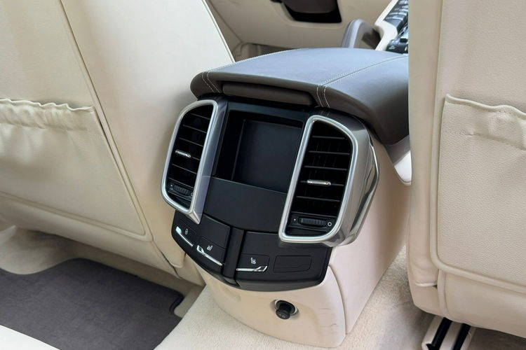 Porsche Cayenne Niski Przebieg Diesel BDB stan zdjęcie 32